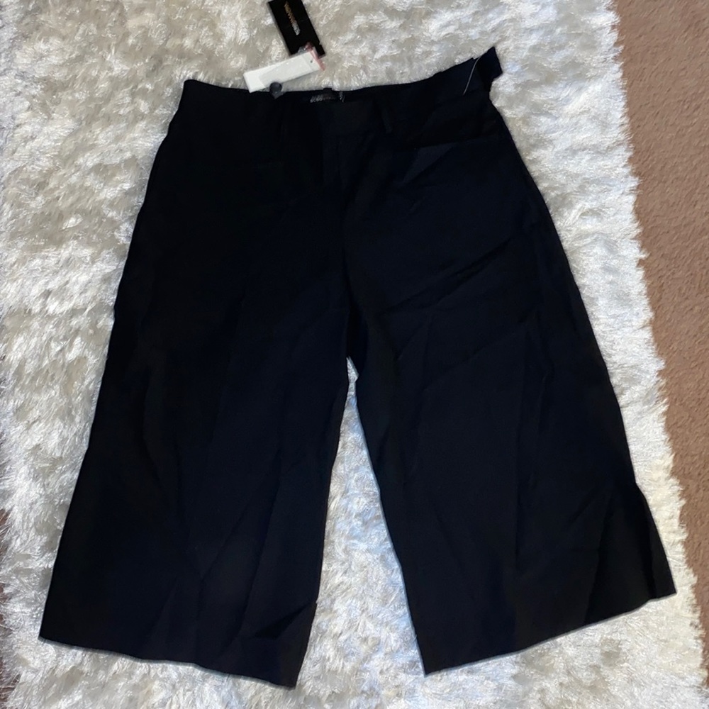 Bcbg  black gaucho Capri pants